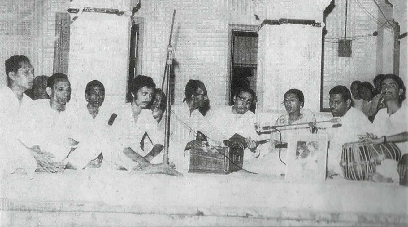 প্রতিষ্ঠাকালীন ছাত্রছাত্রী ও স্থানীয় শিল্পীদের পরিবেশনায় একটি সাংস্কৃতিক অনুষ্ঠান